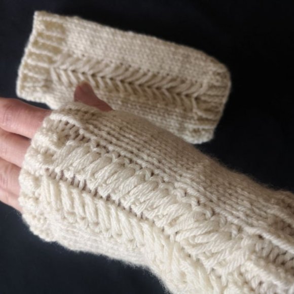 Made in Canada Fingerless Gloves Mittens ArmWarmer Glovelets Cream - Picture 4 of 8